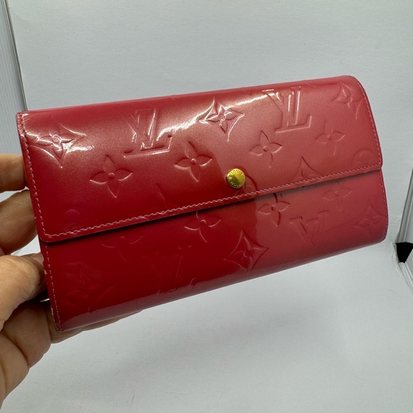 Louis Vuitton Vernis Red Women's Wallet 20907 - Picture 1 of 9
